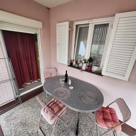 Nina Apartment Karigador